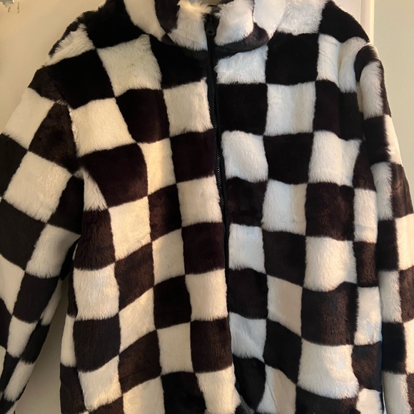 New! Vans faux fur checkered coat sz large, hat h&m matches perfectly - Picture 4 of 12